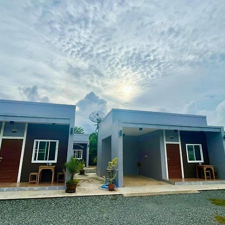 แหลมงอบเฮาส์ Laemngob House Villa Eksteriør billede