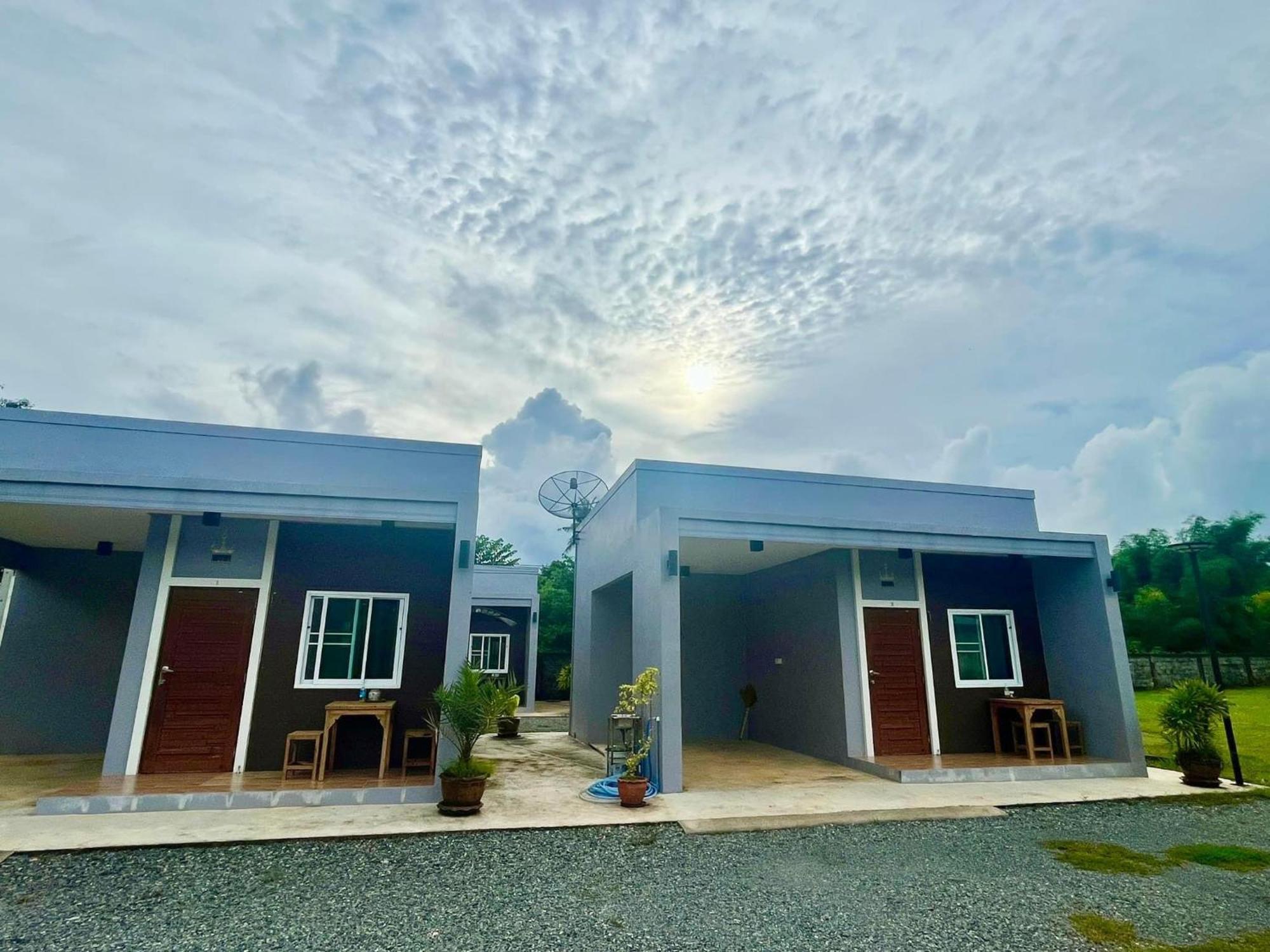 แหลมงอบเฮาส์ Laemngob House Villa Eksteriør billede
